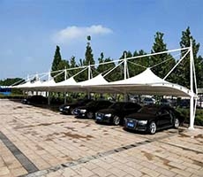 商洛泰鑫鋼構(gòu)：膜結(jié)構(gòu)停車棚是如何施工？